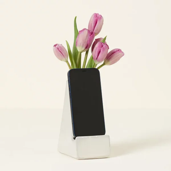 Bedside Smartphone Vase 1