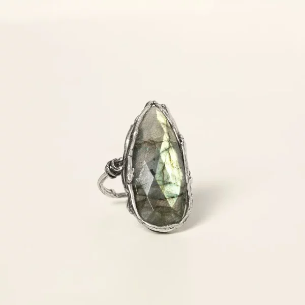 Labradorite Radiance Ring