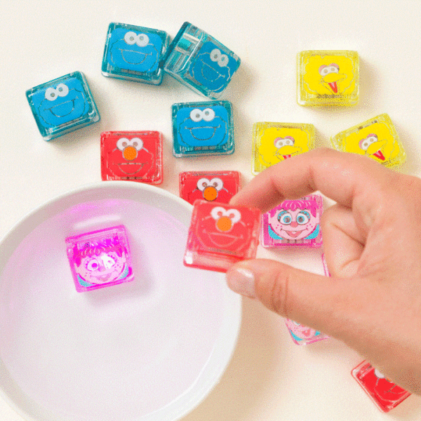 Sesame Street Glowing Bath Time Cubes